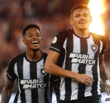 Παίζουμε μπαλίτσα με τους Λατίνους.....